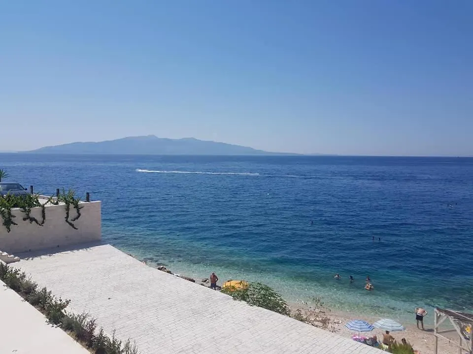 Golden Beach Residence - Front Beach Luxury Apartment Sarande 0*,  Albania