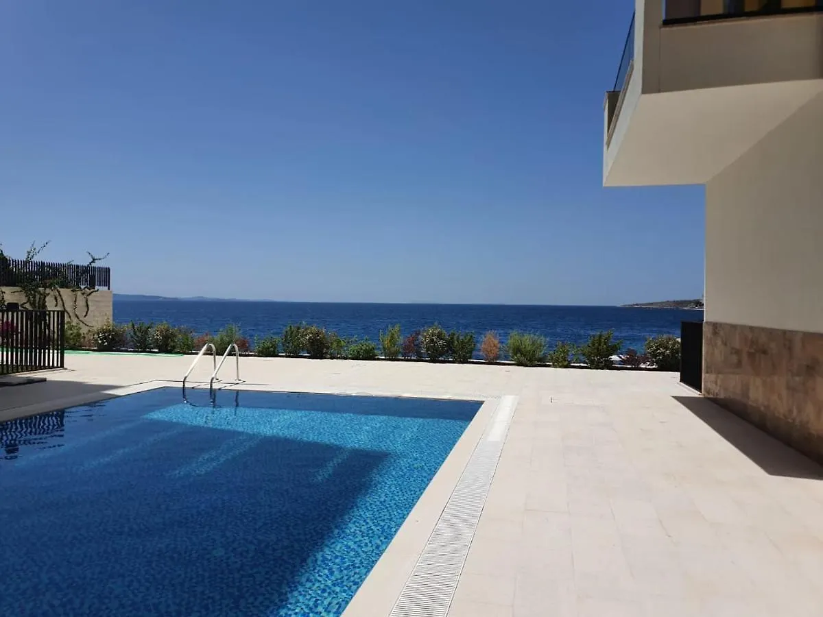 Golden Beach Residence - Front Beach Luxury Apartment Sarande 0*,  Albania