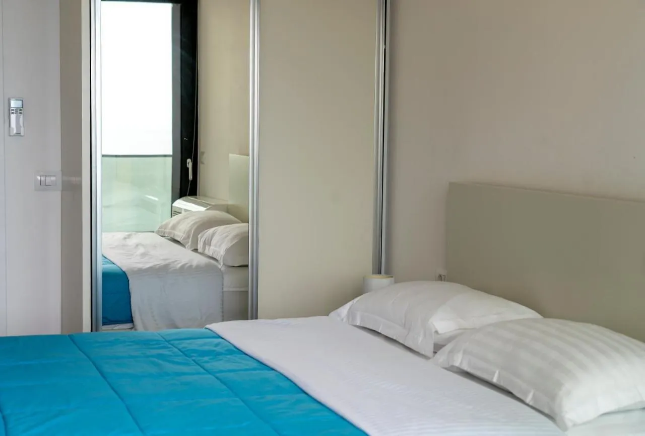 Golden Beach Residence - Front Beach Luxury Apartment Sarande 0*,