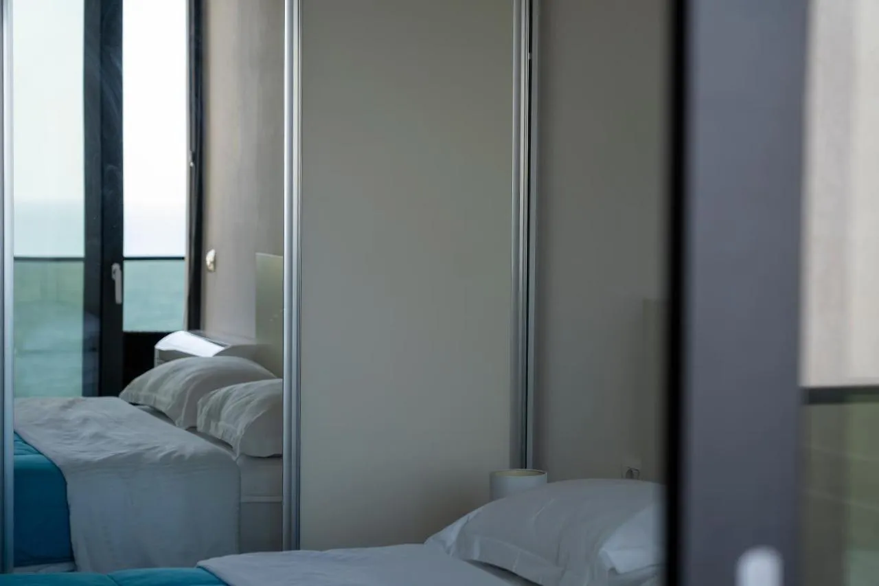 Golden Beach Residence - Front Beach Luxury Apartment Sarande